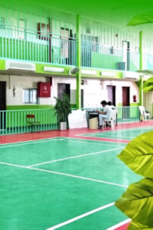 London, the UK. Red bus, taxi cab in motion and Big Ben, the Pal